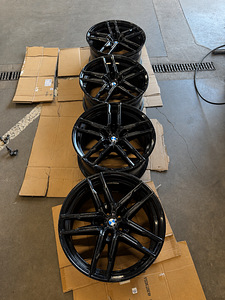 BMW 810M M5 M8 20" Valuveljed 4tk OEM (1 foto / 6)