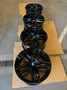 BMW 810M M5 M8 20" Valuveljed 4tk OEM (2 foto / 5)