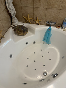 Угловая гидромассажная ванна / Angle hot tub (3 фото из 3)