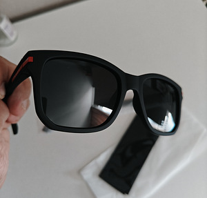 Prada, Polaroidi uued meeste päikeseprillid. (1 foto / 7)