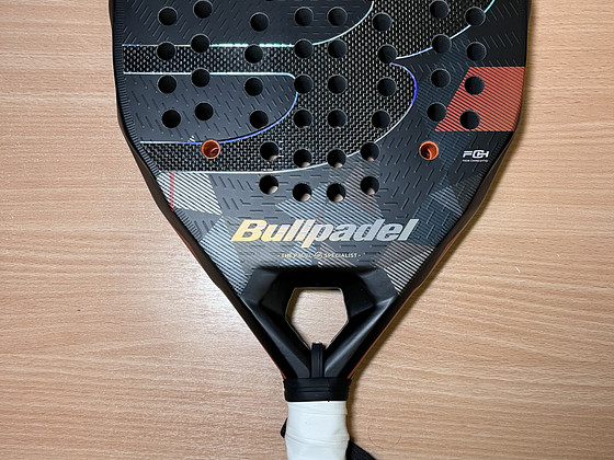 Padeli reket Bullpadel Neuron 02 Edge 2026 by Fede Chingotto