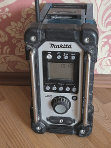 Радио Makita (1 фото из 2)