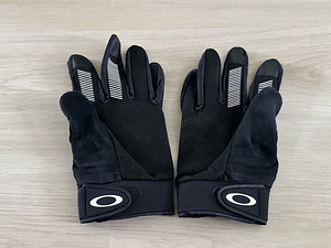 Oakley All Mountain MTB jalgratta kindad, M (3 foto / 3)