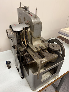Minerva 62761-P2 tööstuslik nööpaugumasin (2 foto / 2)