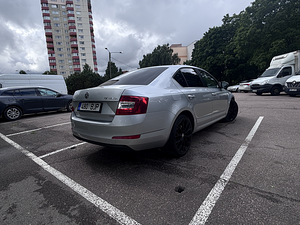 Skoda Octavia (8 фото из 10)