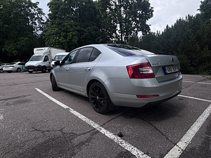 Skoda Octavia (9 фото из 10)