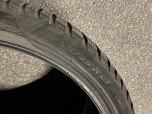 255/35 21 98V M+S Pirelli Sottozero 3 (4 фото из 9)
