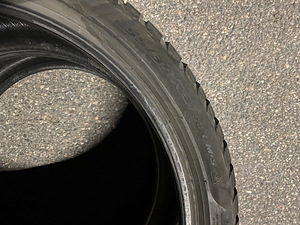 255/35 21 98V M+S Pirelli Sottozero 3 (6 фото из 9)