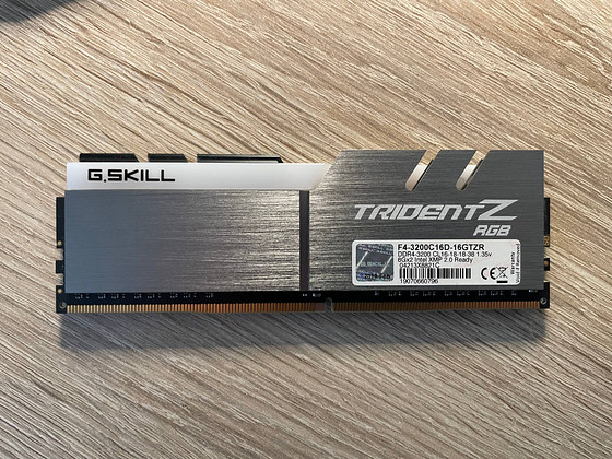 G.SKILL Trident Z RGB 8GB DDR4 3200MHz CL16 (1TK!)