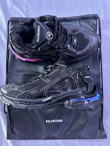 BALENCIAGA RUNNER LED (1 foto / 7)
