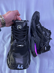 BALENCIAGA RUNNER LED (5 foto / 7)