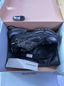 BALENCIAGA RUNNER LED (7 foto / 7)