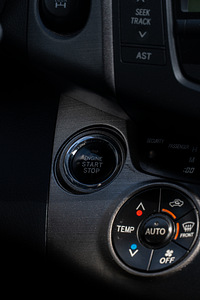 Toyota RAV4 Luxury 4WD LPG (9 фото из 15)