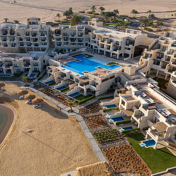 CREEK HOTEL & RESIDENCES