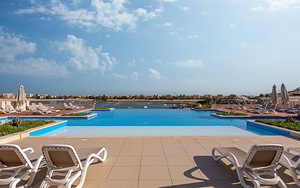 CREEK HOTEL & RESIDENCES (8 фото из 10)