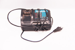 Aki laadija Makita DC10SA 10.8-12V (2 foto / 2)