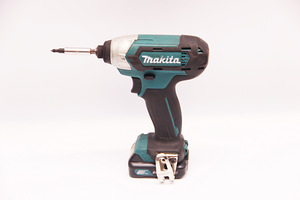 Mõõtekarp Makita TD110D + 2,2Ah (2 foto / 2)