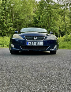 Lexus IS250 (2 фото из 7)