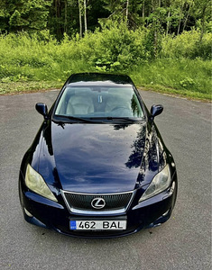 Lexus IS250 (3 фото из 7)