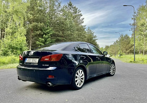 Lexus IS250 (5 фото из 7)