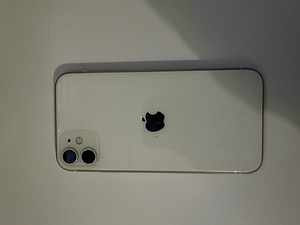 iPhone 11, белый, 64 ГБ (2 фото из 3)