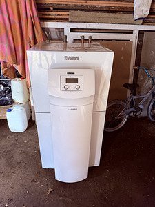 Vaillant геотермальный тепловой насос geo THERM VWS 101/3 10 (1 фото из 2)