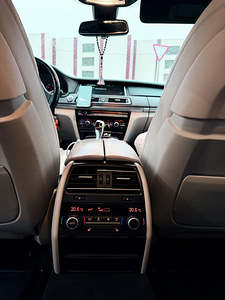 BMW 730 Xdrive (8 фото из 9)