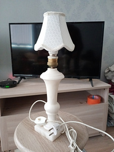 Laua lamp valgest marmorist vanas stiilis (1 foto / 6)