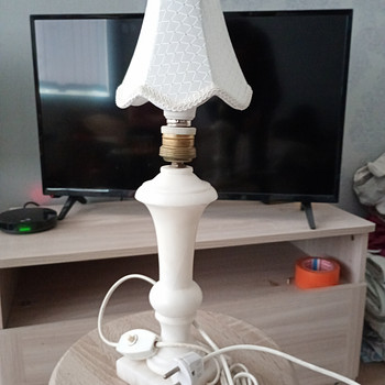 Laua lamp valgest marmorist vanas stiilis