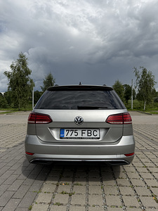 Volkswagen Golf Variant 2.0 TDI 110kW (7 фото из 14)