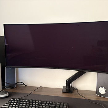 Alienware 34" 240Hz QD-OLED monitor + lauakinnitus