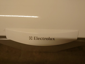 Стиральная машина с вертикальной загрузкой Elektrolux (4 фото из 6)