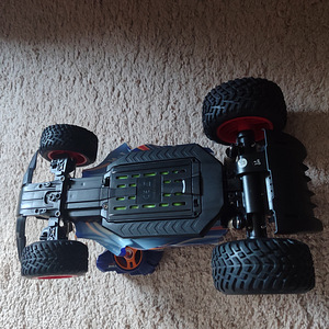 Suur puldiga auto Wroow Buggy (1:10, 2.4 GHz) + akud ja pult (3 foto / 6)