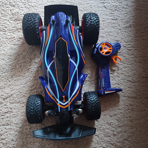 Suur puldiga auto Wroow Buggy (1:10, 2.4 GHz) + akud ja pult (4 foto / 6)
