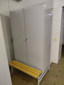 Metallist riidekapp pingiga (2 foto / 2)