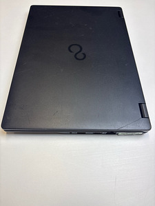 Fujitsu LifeBook E5411 (3 фото из 4)