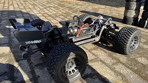 Traxxas XRT 1/6 (2 фото из 9)