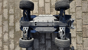 Traxxas XRT 1/6 (5 фото из 9)