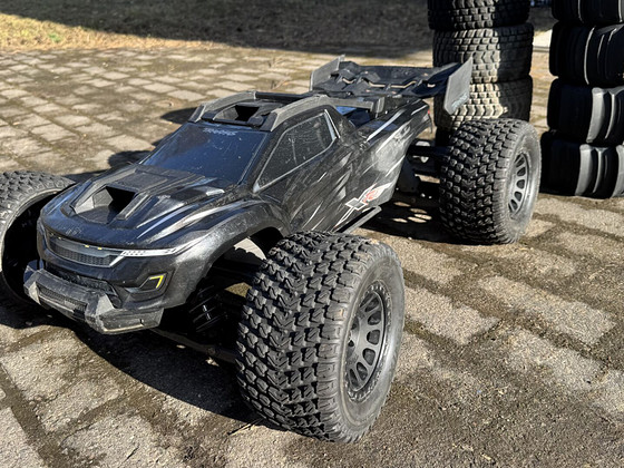 Traxxas XRT 1/6