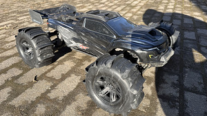 Traxxas XRT 1/6 (8 фото из 9)