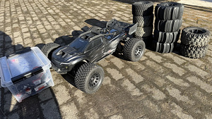 Traxxas XRT 1/6 (9 фото из 9)