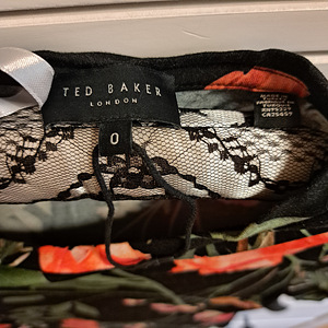 Uus Ted Baker t-särk (4 foto / 4)