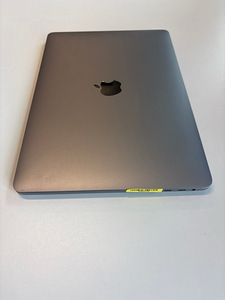 Apple MacBook Pro 13" 2020 (3 фото из 4)
