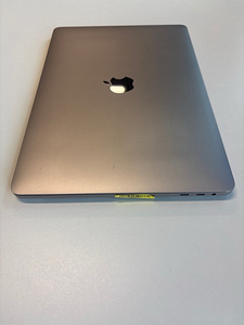 Apple MacBook Pro 13" 2020 (3 фото из 4)