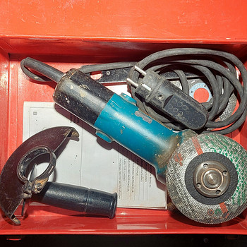 Щеточная шлифовальная машина MAKITA 125 мм