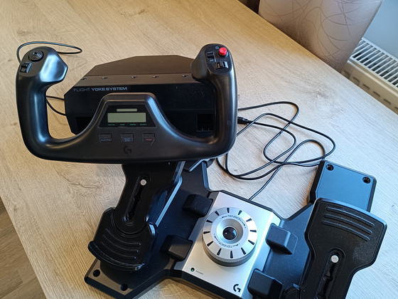 Logitech flight yoke system + педали