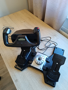 Logitech flight yoke system + педали (1 фото из 5)