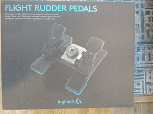 Logitech flight yoke system + педали (4 фото из 5)