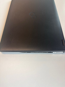 Fujitsu LifeBook E5511 (3 фото из 4)