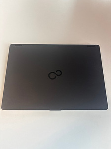 Fujitsu LifeBook U7410 (2 фото из 4)